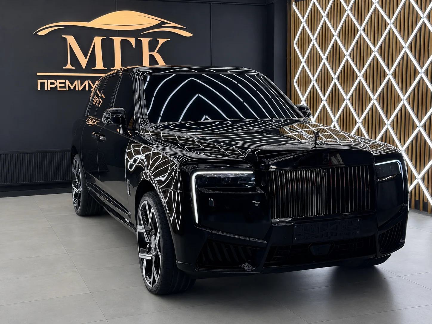 Rolls-Royce Cullinan после полной оклейки PPF в студии МГК Премиум